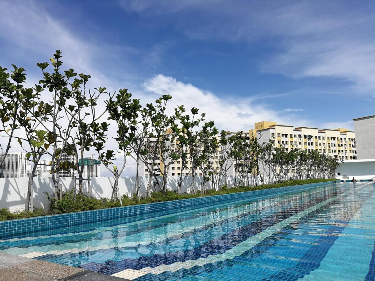 Landmark Stunning High Floor Coast View Studio #Netflix #Fast Wifi Tanjung Tokong Exterior foto