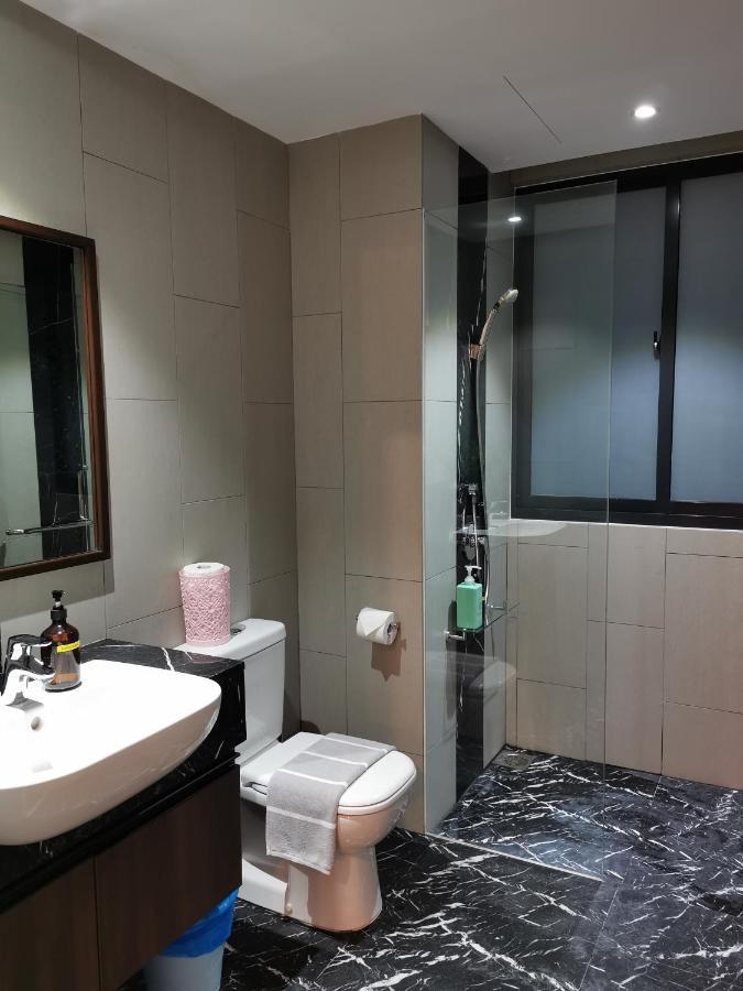 Landmark Stunning High Floor Coast View Studio #Netflix #Fast Wifi Tanjung Tokong Exterior foto